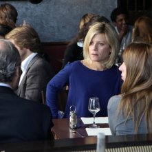 Mathilde Seigner (di spalle) e Marina Foïs in Maman