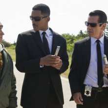 Men in Black 3: Josh Brolin insieme a Will Smith e Michael Stuhlbarg in una scena