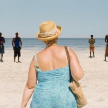 Paradise: Love, Margarete Tiesel (di spalle) in una scena del film