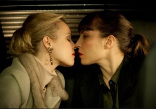 Rachel McAdams e Noomi Rapace sono intime nella prima immagine di Passion