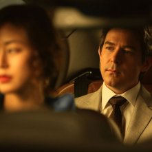 Taste of Money: Kim Hyo-jin (fuori fuoco) insieme a Darcy Paquet in un'immagine del film