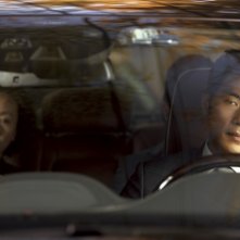 Taste of Money: Kim Kang-woo (alla guida) e Yoon Yeo-jeong in una scena del film