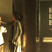 Taste of Money: Yoon Yeo-jeong minaccia la cameriera in una scena del film