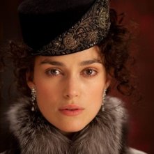 Un bellissimo primo piano della star inglese Keira Knightley nei panni di Anna Karenina