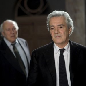 Vous n'avez encore rien vu: Pierre Arditi in un'immagine del film insieme a Michel Piccoli (fuori fuoco)