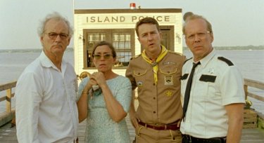 Bruce Willis, Bill Murray, Frances McDormand ed Edward Norton in una foto promozionale di Moonrise Kingdom