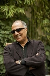 Like someone in love: il regista Abbas Kiarostami in una foto promozionale del film
