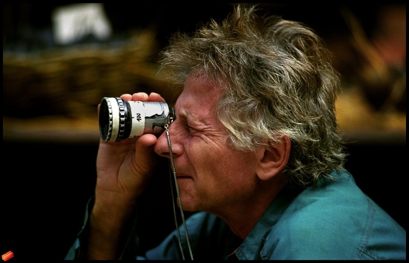 Roman Polanski: A Film Memoir, un'immagine di Roman Polanski sul set di uno dei suoi tantissimi film