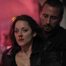 Rust and Bone: Matthias Schoenaerts insieme a Marion Cotillard in una scena