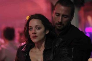 Rust and Bone: Matthias Schoenaerts insieme a Marion Cotillard in una scena