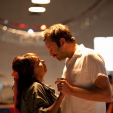 The Sapphires: Chris O'Dowd e Deborah Mailman in una romantica scena
