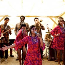 The Sapphires: Jessica Mauboy, Deborah Mailman, Shari Sebbens e Miranda Tapsell cantano in una scena del film
