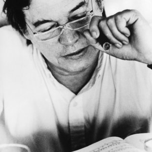 A Musica Segundo Tom Jobim: Antônio Carlos Jobim, detto Tom, in un'immagine in bianco e nero del documentario a lui dedicato