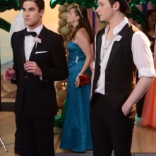 Chris Colfer e Darren Criss in una scena dell'episodio Prom-A-Saurus