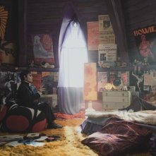 Dark Shadows: Chloe Moretz e Johnny Depp in una scena del film