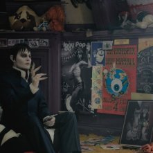 Dark Shadows: Johnny Depp in una scena del film