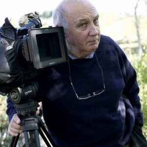 Journal de France: il fotografo Raymond Depardon, co-regista del film, in una foto promozionale