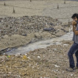 Polluting Paradise: il regista Fatih Akin nella discarica di Camburnu