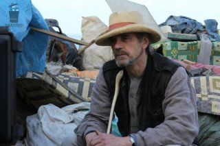 Trashed: Jeremy Irons in una scena del documentario sull'ambiente di Candida Brady