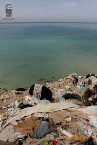Trashed: una triste scena del documentario sull'inquinamento diretto da Candida Brady