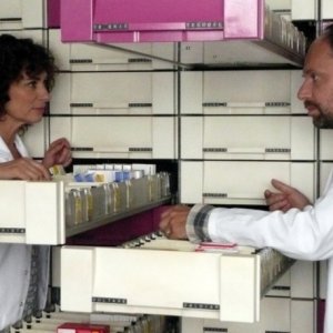 Granny's Funeral: Denis Podalydès insieme a Isabelle Candelier in una scena del film