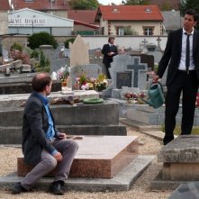 Granny's Funeral: Denis Podalydès insieme a Samir Guesmi in una scena del film