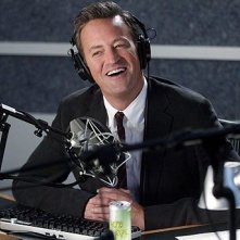 Mathew Perry in una scena della serie televisiva Go On