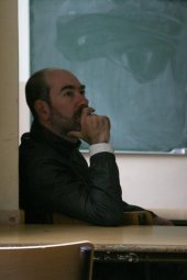 Sueño y silencio: il regista del film in una foto promozionale