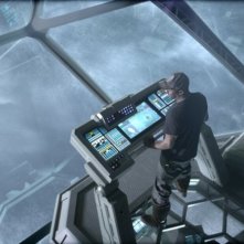 Idris Elba alla guida dell'astronave in una scena di Prometheus