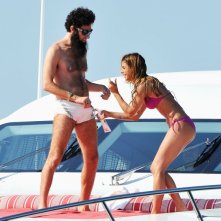 Il Dittatore L Ammiraglio Generale Aldeen Sacha Baron Cohen Si Fa Prendere Bonariamente In Giro Da E 240951