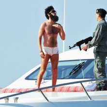 Il Dittatore L Ammiraglio Generale Aldeen Sacha Baron Cohen Sul Suo Yacht Avvistato A Largo Delle Co 240952