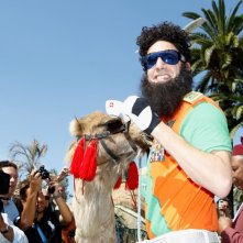 Il Dittatore Sacha Baron Cohen Accompagnato Dal Suo Cammello Durante Il Photocall Presso Il Carlton  240938