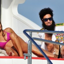 Il Dittatore Sacha Baron Cohen Si Diverte Con Elisabetta Canalis Su Uno Yacht A Largo Delle Coste Di 240946