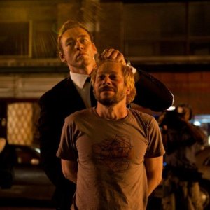 Cosmpolis: Mathieu Amalric in una scena del film tenuto prigioniero da Kevin Durand