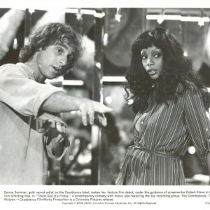 Donna Summer sul set di Grazie a Dio è venerdì, con lo sceneggiatore Robert Klane