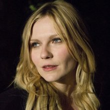 Love&Secrets: Kirsten Dunst in un bel primo piano