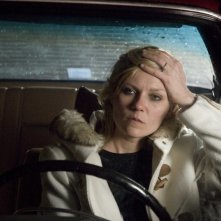 Love&Secrets: Kirsten Dunst in un momento di tensione del film