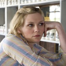 Love&Secrets: Kirsten Dunst in una scena
