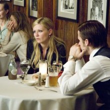 Love&Secrets: Ryan Gosling e Kirsten Dunst in un momento di tensione del film