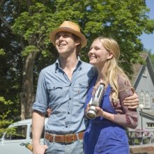 Love&Secrets: Ryan Gosling e Kirsten Dunst sorridono in una scena del film