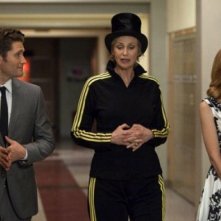 Jane Lynch, Matthew Morrison e Jayma Mays in un momento dell'episodio Nationals della serie Glee