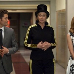 Jane Lynch, Matthew Morrison e Jayma Mays in un momento dell'episodio Nationals della serie Glee