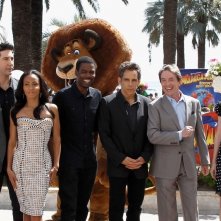 Madagascar 3: ricercati in Europa, il cast di doppiatori del film in una foto di gruppo durante il photocall sulla Croisette