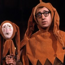 Un'immagine di Woody Allen: A Documentary con l'attore e regista in versione giullare