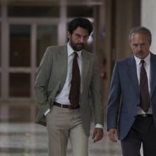 I 57 giorni: Luca Zingaretti in una scena con Enrico Ianniello