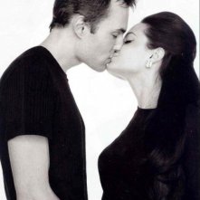 James Haven bacia sua sorella Angelina Jolie