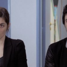 La guerra è dichiarata: Jérémie Elkaïm e Valérie Donzelli seduti di fronte alla tragica verità in una scena