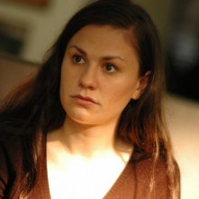 Margaret: la protagonista del film Anna Paquin in versione acqua e sapone in una scena del film