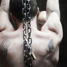 Paura: Lorenzo Pedrotti torturato da Peppe Servillo in una scena del film