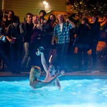 Project X - una festa che spacca: Oliver Cooper in piscina a dar spettacolo in una scena del film
